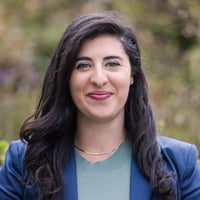 Hillary Rinaldi (headshot)